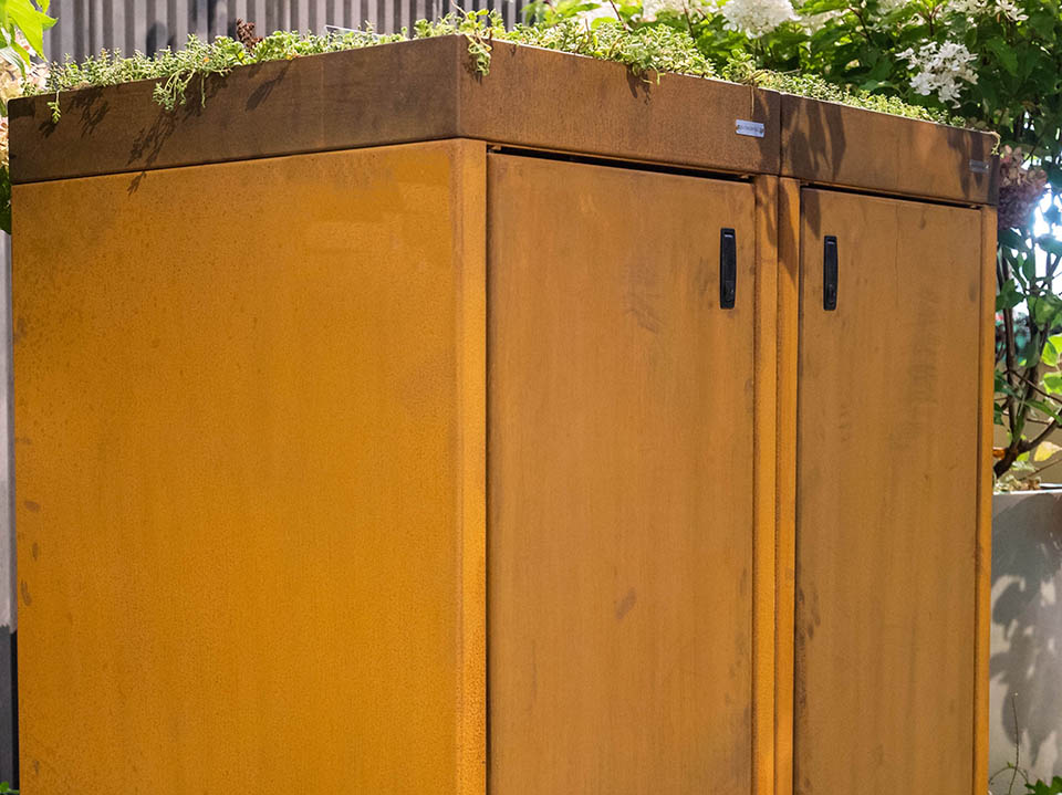 Mülltonnenstellplatz mit begrüntem Dach