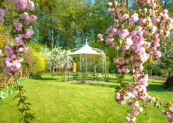 Pavillon für die Gartengestaltung einbauen