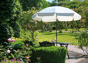 Sonnenschutz im Garten für den Sommer 