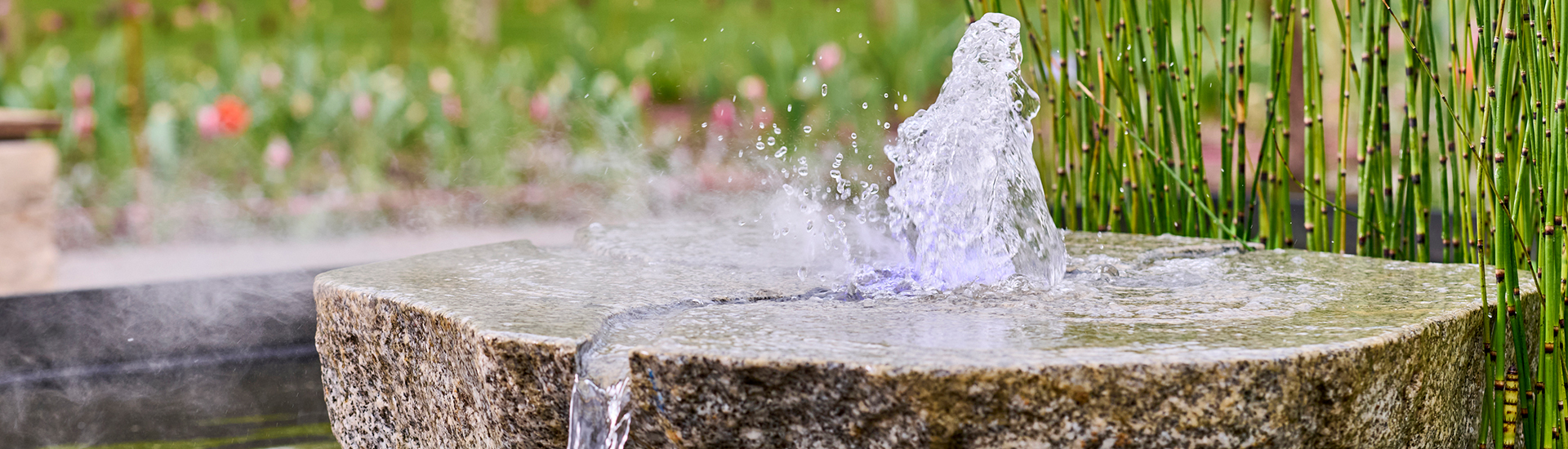 Wasserbecken im britischen Gartenstil