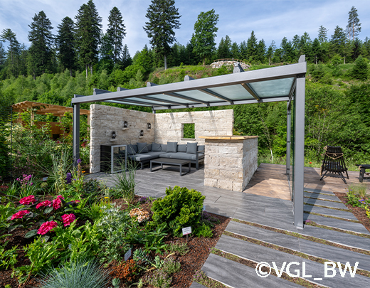 Terrassenbeläge, Pergola, Bäume, Sträucher... Wohnzimmer im Garten ist auch möglich