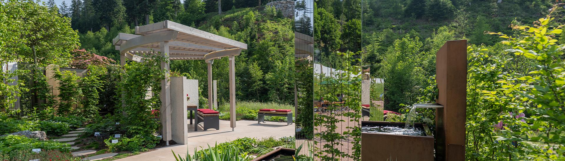 Schaugarten: Kombination aus Wasserelementen, Sträucher, Pergola und Sitzplatzgelegenheiten