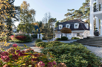 Gepflegter Garten im Herbst